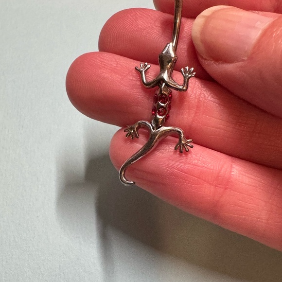 Lizard 🦎 belly ring with Ruby’s - Picture 2 of 3